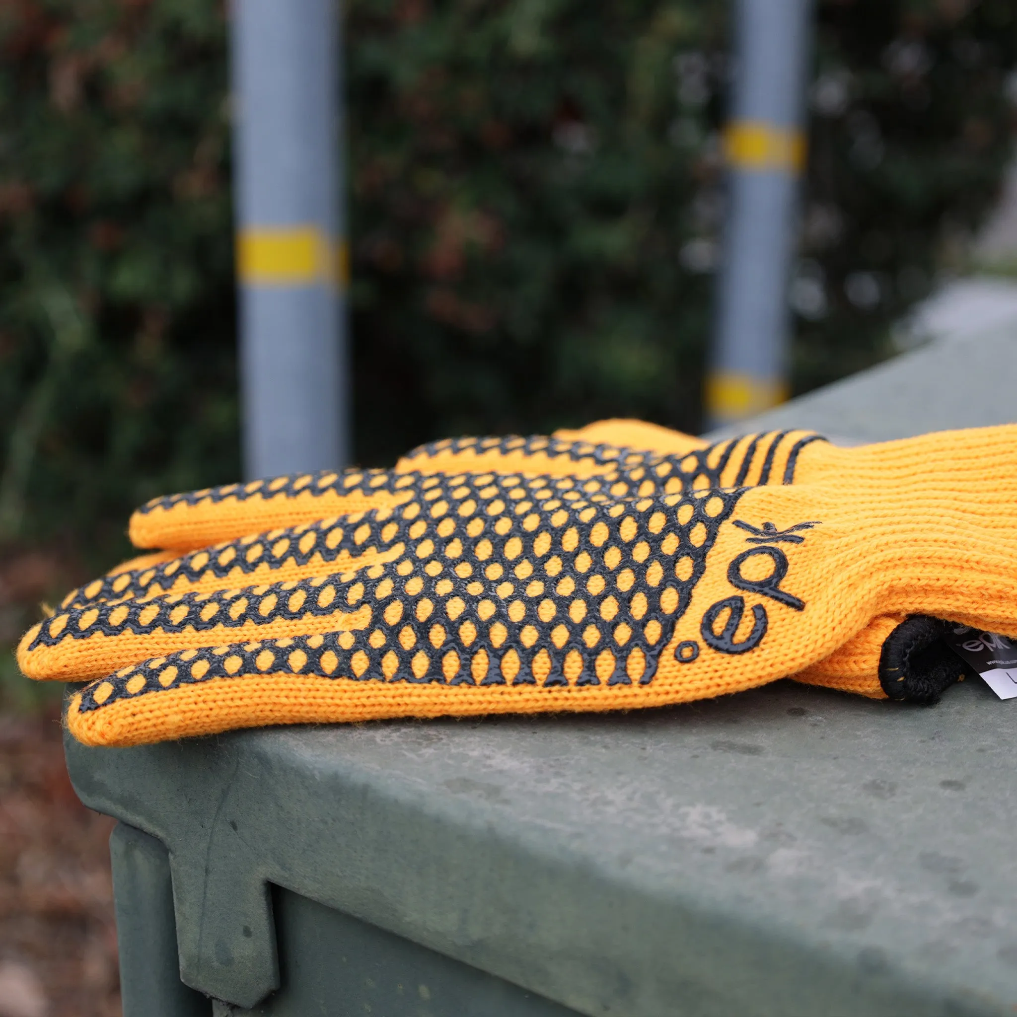 Bee Grip Glove